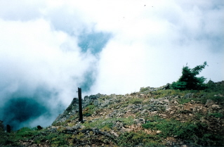 Mt Thurston trail, view from area near rock pile 2003-08.